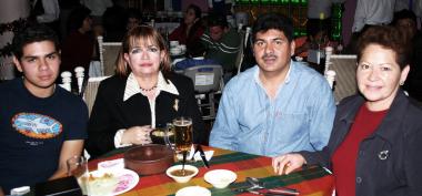 José Sandoval, Maty Cerda, José Guadalupe Sandoval  e Inés de Sandoval.