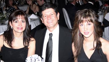 Anabel de González, Jose Alfredo González y Anabel González.