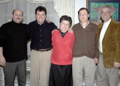 María Luisa de García  con sus hijos  Jesús, Alejandro, Luis y Ricardo García Cervantes.