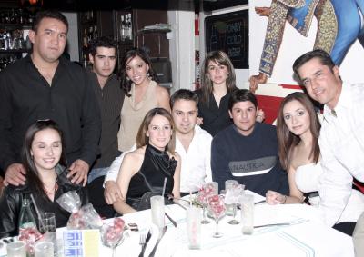 María y Gustavo Ortiz, Mey, Ramiro, Pinky, Adriana, Cuito, Chato, Alina y  Lalo Ávila.