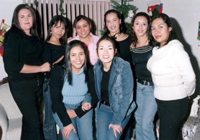 Astrid Carbajal, Blanca Muñoz, Karime Marrufo, Alejandra Magallanes, Cecilia Acosta, Alejandra Puentes, Areli Salazar y Diana Pineda, grupo de amigas  en su reunión navideña