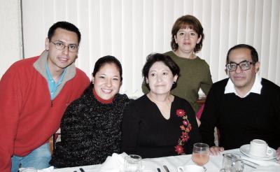 Carlos Oliva, Socorro Becerril, Janette Oliva Laura y Luis García.