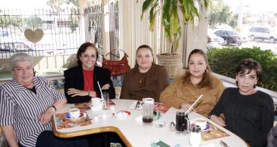 Emma  de Salcedo, Margarita de Díaz, Emma de Varela,  María de Valera e Irma  Salcedo Ortega.