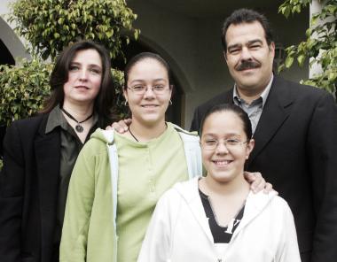 Familia González del Río captados en pasado acontecimiento social.