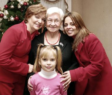 María del Carmen Villarreal de Sánchez, Lupita Sánchez Martínez, Luly Martínez de Briones y Samantha Briones de Martínez forman parte de cuatro generaciones.