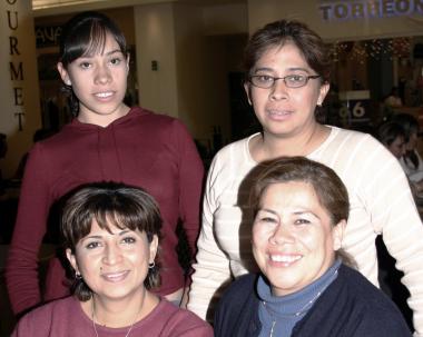 Diana de Córdoba, Gina Robles, Rocío  Rivera y Lucía Córdoba.