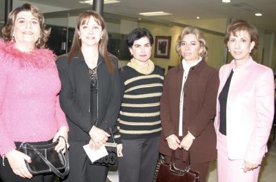 Maviri Murra, Lety Montoya, Cecilia Ramírez, Lucía Jaik y Monse de Murra.