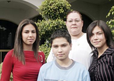 Familia González disfrutó de un ameno convivio en días pasados.