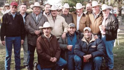 El pasado  27 de diciembre  en un rancho ganadero  del noerte de Coahuila, celebró su onomástico el Lic. Abraham Cepeda Izaguirre, acompañado  por   amistades.