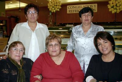 Lupita Pérez, Eva Sánchez, Lupita M., Mary de Samaniego y Esther B.