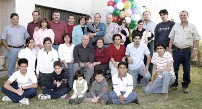 Sr. don Teofilo Murra Talamás celebró sus 90 años  de  vida el pasado  siete de enero, acompañado de  su esposa Sra. Yemile Giacomán de Murra, hijos, nietos y bisnietos.