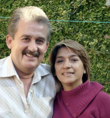 Luz Carmen de Castellanos  acompañada por su esposo, Rodolfo Castellanos, el día que festejó su cumpleaños..