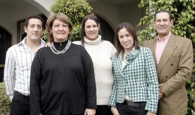 Familia Macías González , captados en agradable convivio hace unos días.