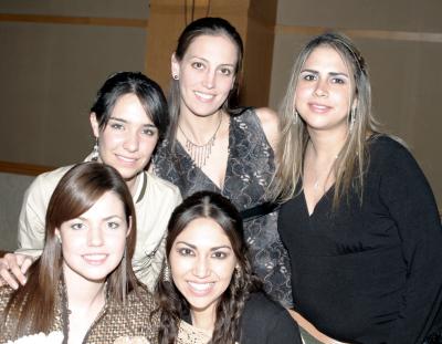 Vanessa Flores, Karina Kort, Fernanda García, Alma de Fahur y Sambra de Sandoval .