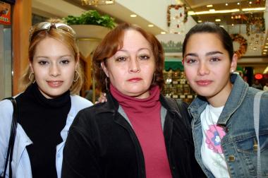 Ale, Nena y Caro Chapa.