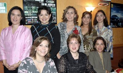 21 de enero de 2005

Sandra González Iturriaga en compañía  de algunas invitadas a su despedida de soltera, que le ofrecieron por su cercano enlace nupcial con Andrés Nieto Gómez.