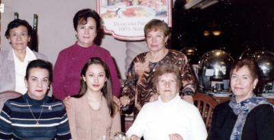 Margarita de Díaz, Martha de Sada, Raquel de Acevedo, María Guadalupe de Martínez, Rocío Sosa, Dolores Díaz y Hortencia de Lara, en un agradable festejo.