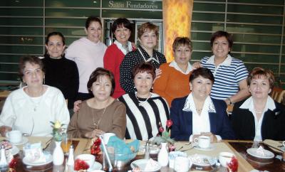 Grupo de amigas captadas en pasado convivio