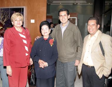 Dora Luz González, Rosina Guerrero  de Alvadrado, Carlos Sánchez y Ricardo Larrea.