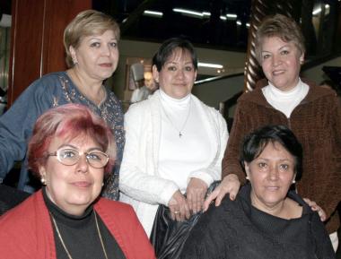 Deli Hernández, Dora Gómez, Estela Carreón, Yolanda Medrano y Santa Flores