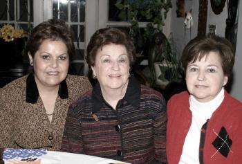 Guadalupe Morales de Martínez, Carmen Martínez y Guadalupe Martínez de Haro.