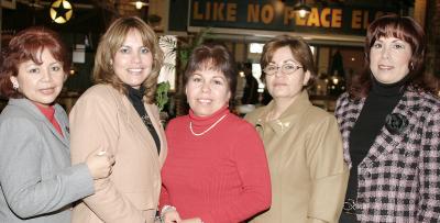 06 de febrero de 2005

Yolanda de Acevedo, Martha de Carson, Paty de Rodríguez, Aracely de Ávila y María Elena de Rivera.