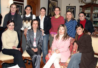 Chary de Montaña, Any de Correa, Beatriz de Carzo, Lucy de Gómez, Cristy Ríos Frine Galván, Vanessa Carlos y otras amigas