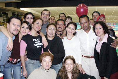 Pily, Salomé, Claudia, Juan, Blanca, Israel, Daniel, Alfa, Érika, Chaky, Elisa, Jesey, Efraín, Elizabeth, Ana Luisa, Héctor y Karla, entre otrtos amigos fueron captados en conocido boliche de la ciudad.