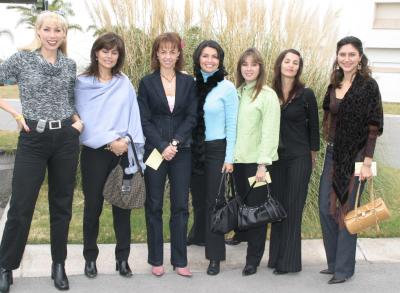 Isabel Teele, Pilar Espinoza ,Lorena Valdés,Marcela Carrillo,Cony Ramírez,Lulú Franco y Vero Espinoza.