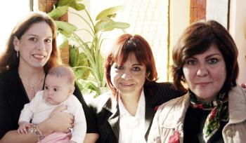 Lorena de Barrera, Angélica Barrera, Bertha de Ramírez y Marcela de Wong