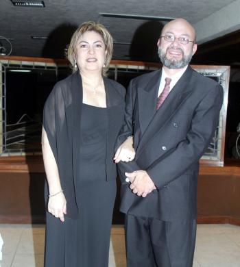 Los señores Roberto y Magdalena Guzmán.