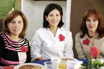 17 de febrero de 2005


Rosy González de Ojeda, Cecilia de Rosas y Alejandra de De la Porra.