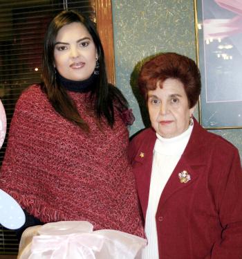 16 de febrero de 2005

 María Eugenia Meléndez de Ramos acompañada por María Boone de Meléndez, quein le ofreció una fiesta de canastilla por el próximo nacimiento de su primer bebé.