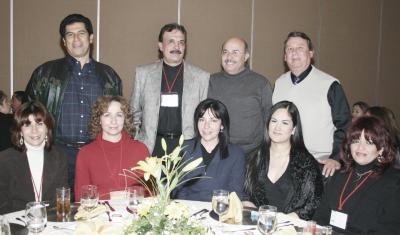 16 de febrero de 2005

 Rebeca Frías, Rocío Arrañaga, Sra Izaguirre, Marisela de Rodríguez, Dora María López, Enrique Juárez, Heberto Rivera, Gerardo Martínez y Juan Manuel Zorrilla