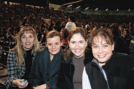 Pina Martínez de Ramírez, Pily Arteaga de Montemayor, Dulce Pereda Ezquerra y Cecilia Flores de Zarzoza