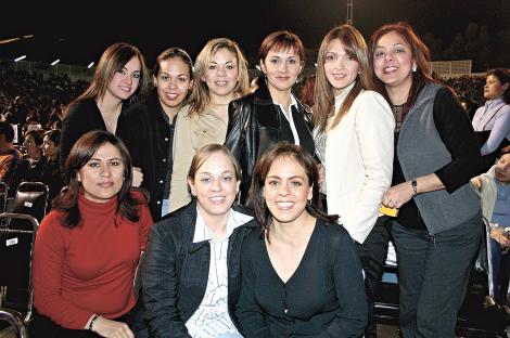 Blanca Flor, Azucena Rodríguez, Blanca Mora, Maricarmen de Jaik, Elvira Escalera, Paty Mota, Tere Rodríguez, Rocío de Rivera y Mayra Corral.