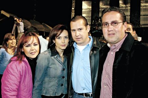 Mayela González de González, Liliana de Gilio, Arturo Gilio y Elías González