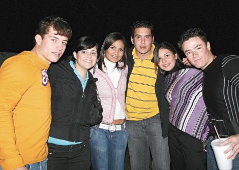 Eduardo Martínez, Valeria, Pamela Diaz, Guillermo Baille, Astrid Baille y Oscar Russek