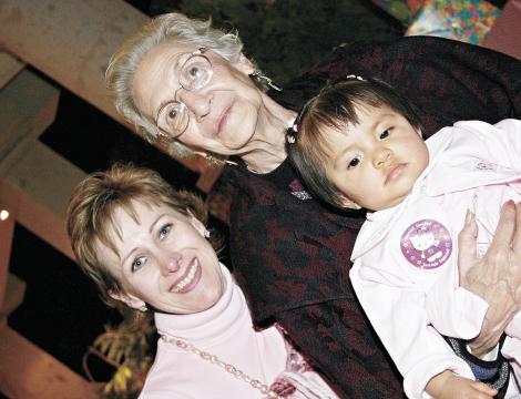 Tres Generaciones, Irma Franco de Grageda, Mónica Grageda de Guerra e Irma Regina Grageda Guerra