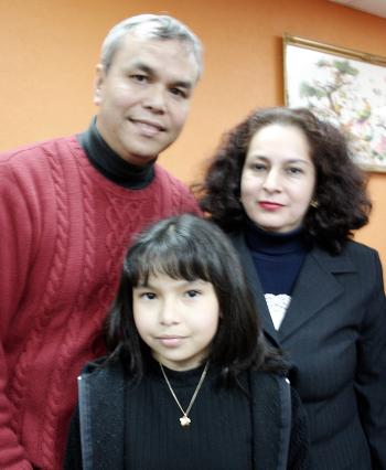 Miguel Chong León y Beatriz de Chong con su hija Lili Chong Alcalá.