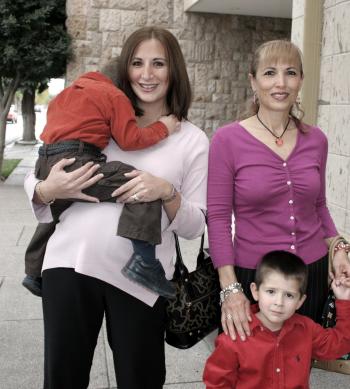 Maria Luisa T. de Cepeda, Ana Lorena de Gil, Vicente y Franco Gil Cepeda