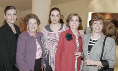 Yolanda Fernández, Yolanda Atollini de Estrada, Maribel Fernández y Olga Estrada Atollini.