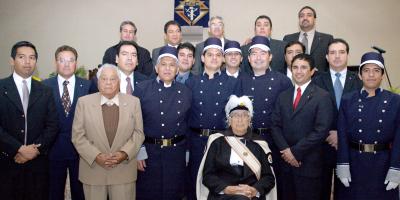 Gran honor representó para la orden de Caballeros de Colón Juan Agustín de Espinoza, ofrecerle a don Mario este homenaje