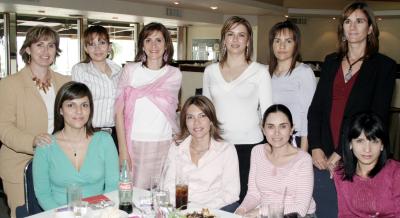 Lourdes Dorantes de Babún celebró  su cumpleaños recientemente, en conocido restaurante de la ciudad de Gómez Palacio, acompañada de un grupo de amistades.