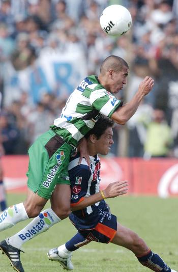 Vuoso y Castillo continuaron llegando al marco rival sin éxito alguno, mientras que Luis Ernesto Pérez, por los visitantes, casi anota un golazo de tiro libre, pero Adrián Martínez acarició el balón para que se impactara en el ángulo y después saliera por la línea de meta.