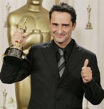 El uruguayo Jorge Drexel se llevó el Oscar por Mejor Canción Original con 'Al otro lado del río', que forma parte de la banda de Diarios de Motocicleta. Drexel cantó una porción de la canción y dijo simplemente 'gracias'.