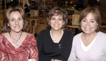 Lourdes de González, María Luisa de Tovar y Ángeles González.