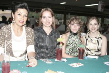 Susana Fernández de Russek, Laura Leal, Pamela Rodríguez y Ana Claudia López.