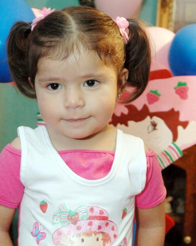 Frida Andrea de la Cruz Rivas cumplió tres años de vida, y fue festejada por sus papás.