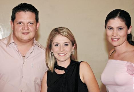 Enrique Orozco, Sandy de Orozco y Erika Loera.